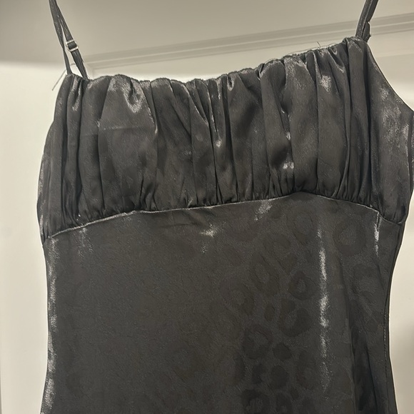 Satin cheetah print black midi dress - Picture 3 of 5